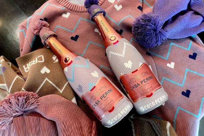 Kit 6 UND Espumante Casa Perini Brut Rose 750Ml - Edição Especial Inverno 3 Gorro Roxo e 3 Gorro Rosa